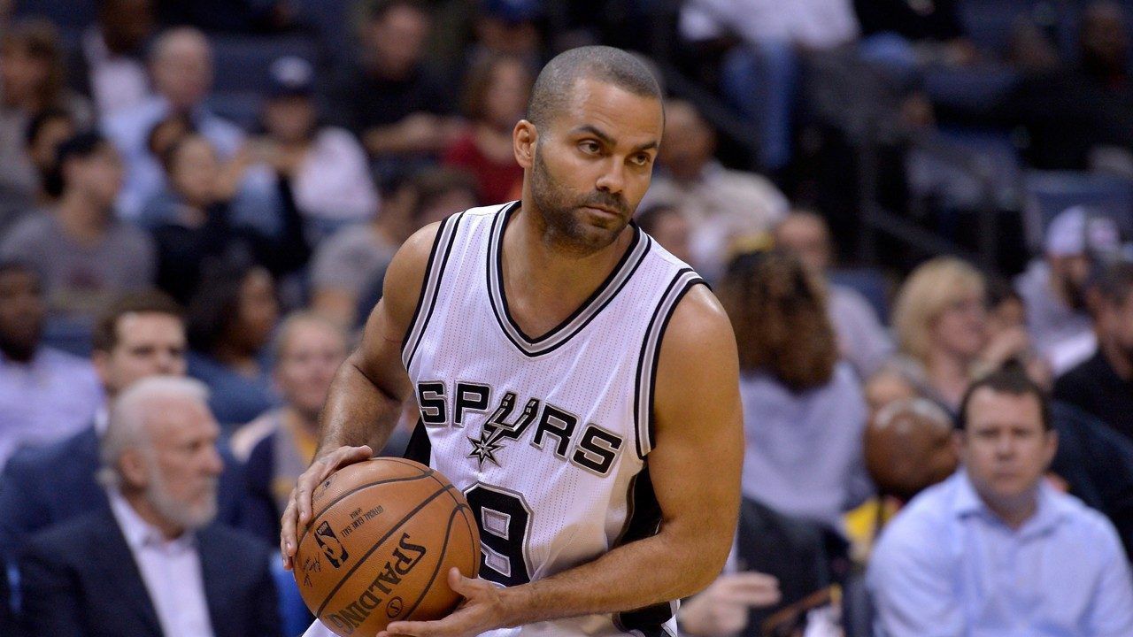 San Antonio Spurs guard Tony Parker (9) plays in the first half of an NBA basketball game against the Memphis Grizzlies Monday, Feb. 6, 2017, in Memphis, Tenn. (AP Photo/Brandon Dill)