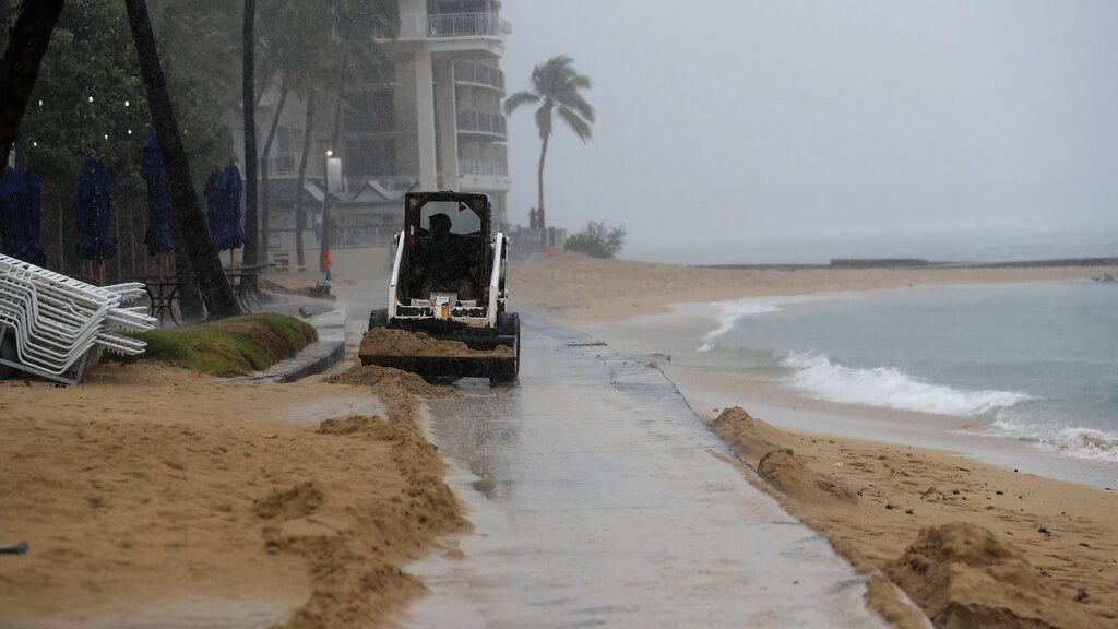 Live Weather Updates: Flood Advisory Oahu, Flood Watch Kauai