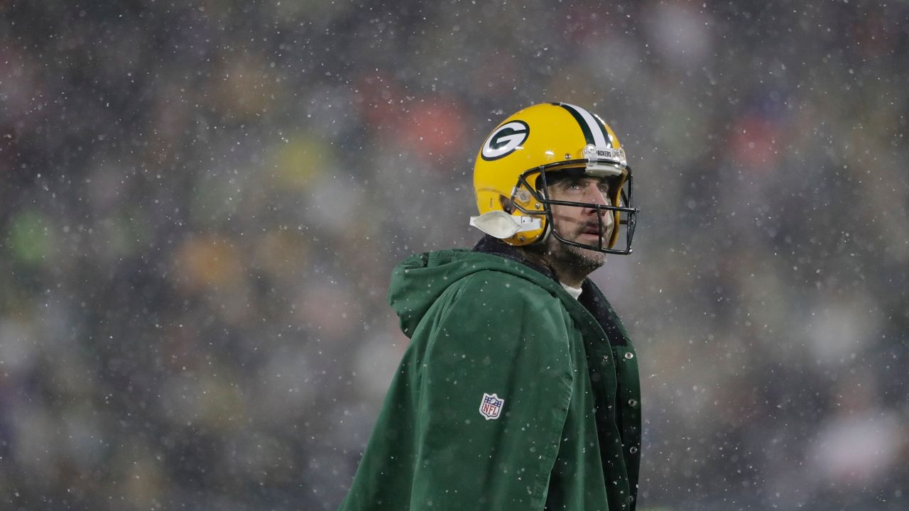 Aaron Rodgers says he might retire, or return to Packers, in 2022