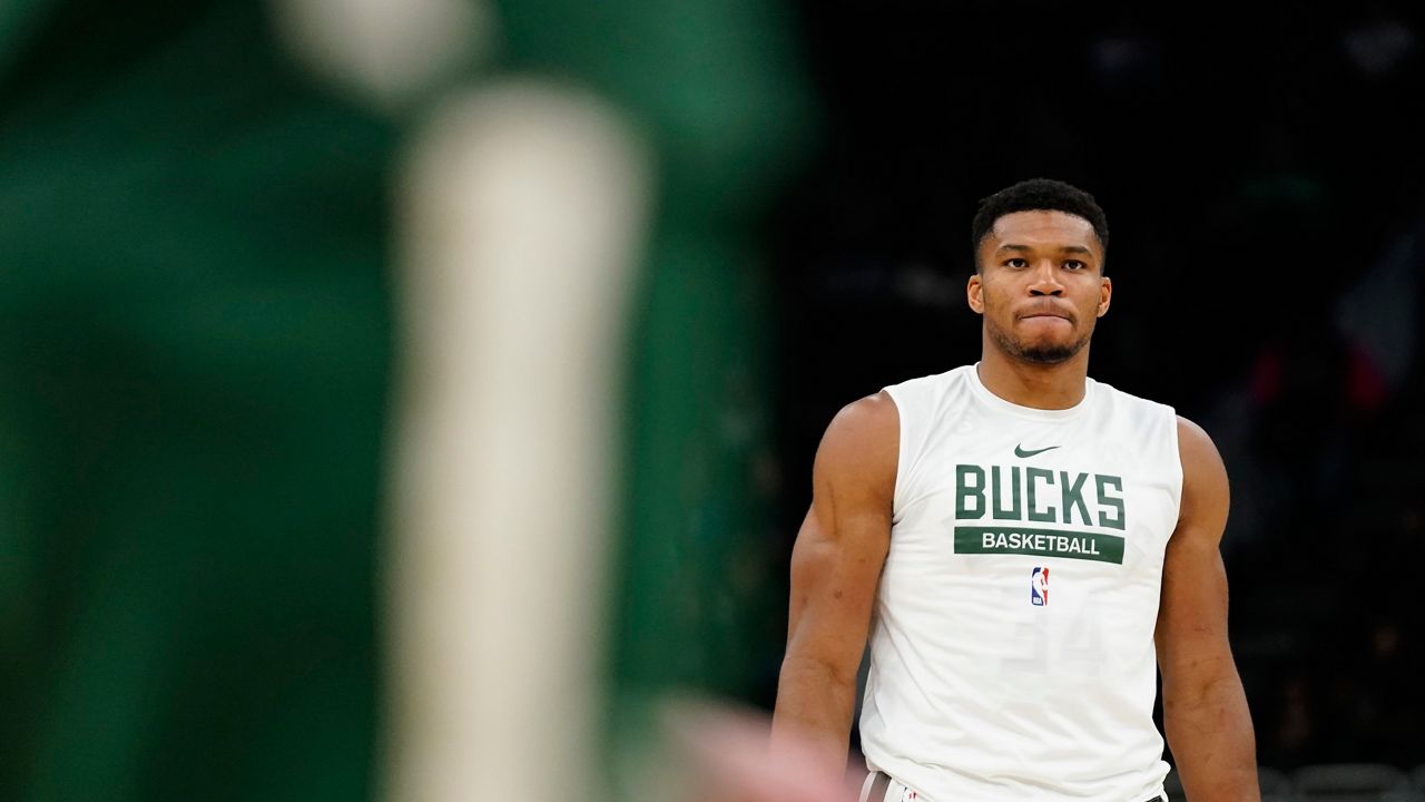 Bucks' Antetokounmpo exits game with lower back bruise