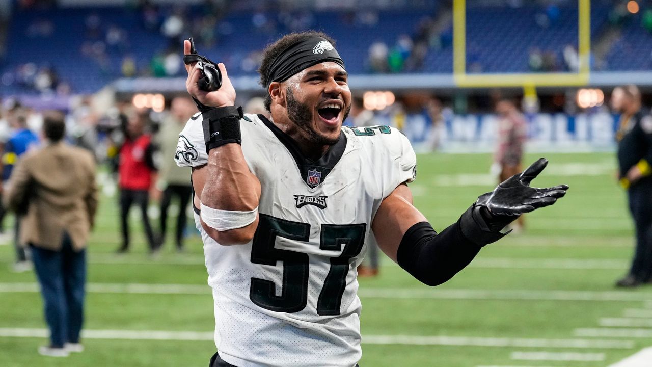 Philadelphia Eagles beat Dallas Cowboys, keep playoff hopes alive