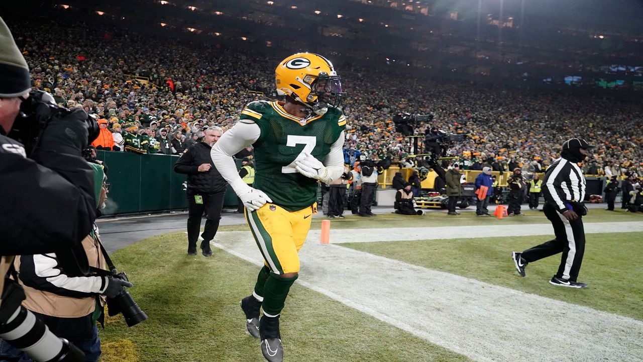 AP source: Packers LB Quay Walker fined $13,261 for shove