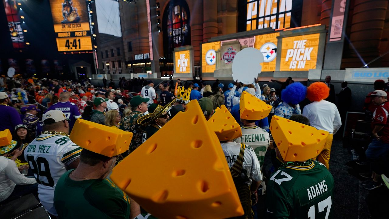 If the NFL Is Cool, They'll Host the 2024 Draft In Green Bay - Zone Coverage