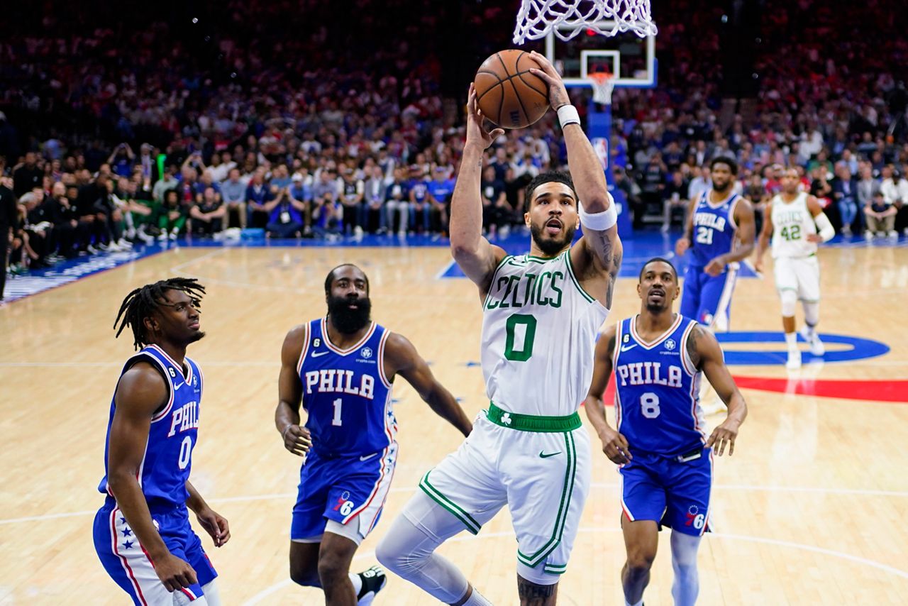 Celtics make 4th-quarter comeback to win Game 1 of the NBA Finals