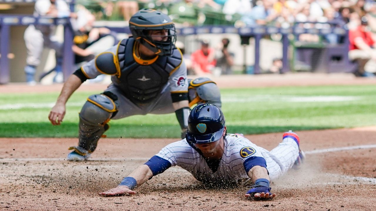 Pinch-hit HR by Tellez gives Brewers 4-2 win over Pirates