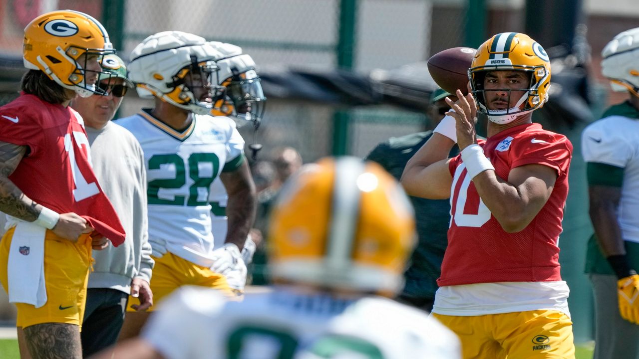 Fox plans to lean into Jordan Love-Justin Fields matchup on Packers-Bears  broadcast - Chicago Sun-Times