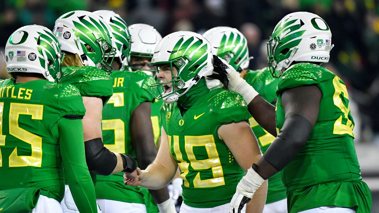 LOOK: Oregon Ducks announce all-black uniforms for Friday night