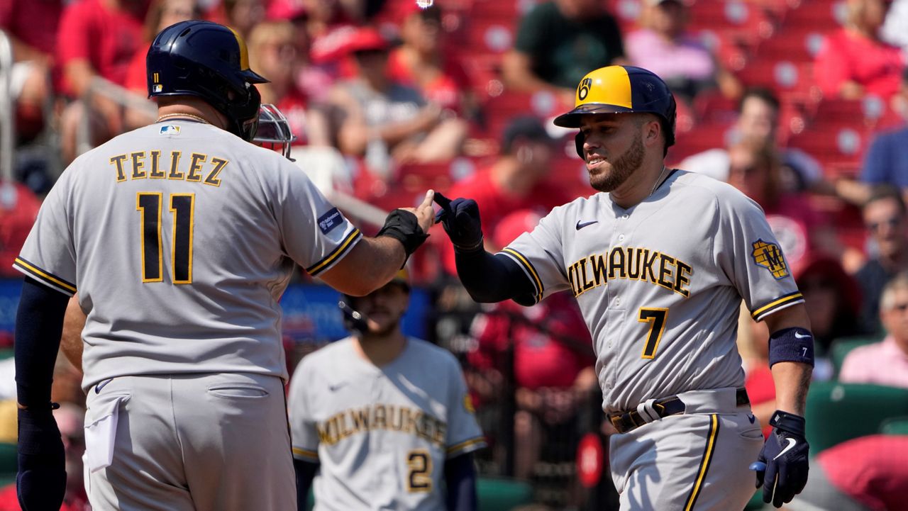 Milwaukee Brewers' magic number still three after loss to Cardinals