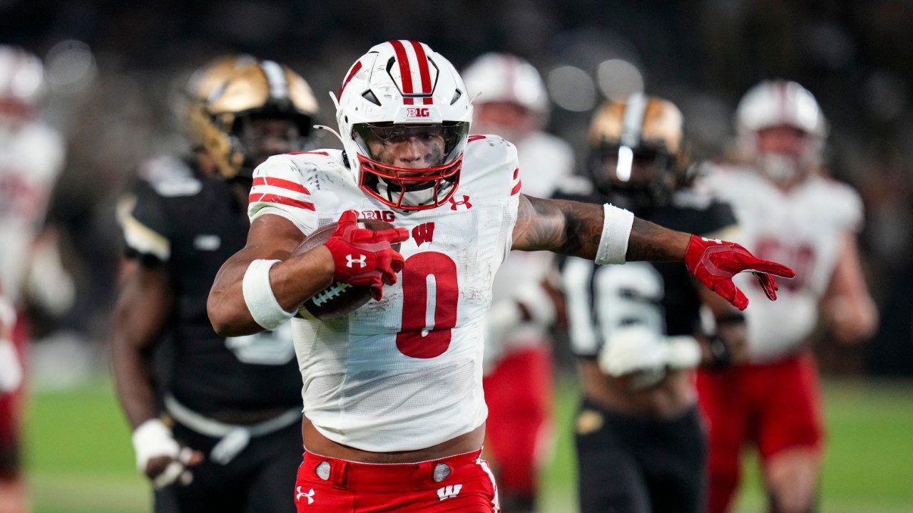 Braelon Allen Injury Update: Everything You Need To Know About the  Wisconsin RB