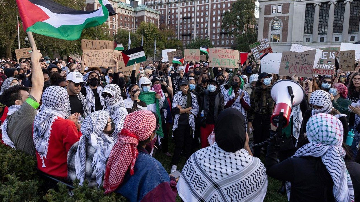 Pro-Palestinian Protesters Block Airport Access In NY, LA