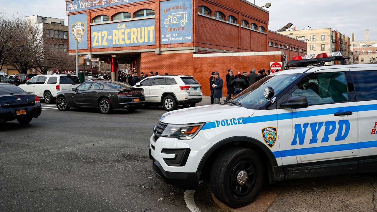 枪手因伏击纽约警察而被判23年至无期徒刑
