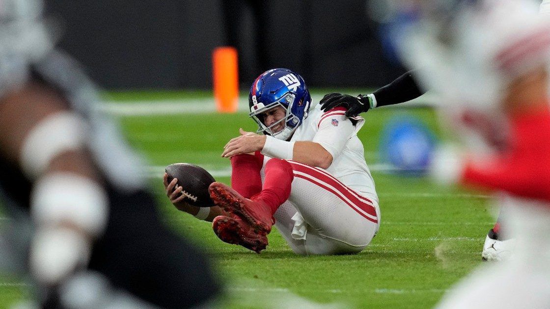 Giants quarterback Daniel Jones out for season with torn ACL