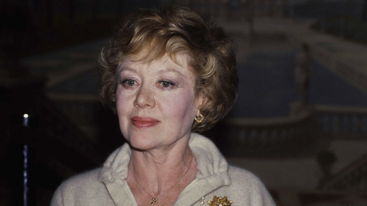 Actor Glynis Johns is shown, Sept. 11, 1982. (AP Photo/Carlos Rene Perez)