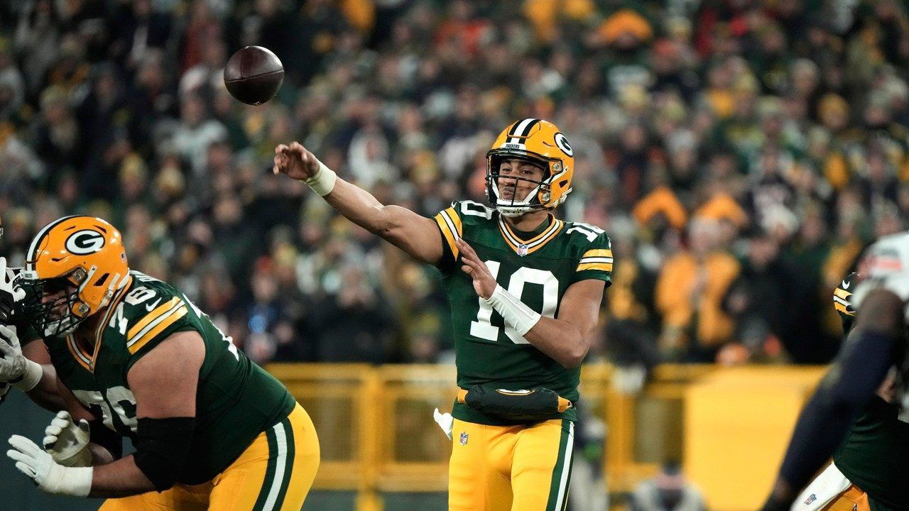 Green Bay Packers quarterback Jordan Love throws during the second half of an NFL football game against the Chicago Bears Sunday, Jan. 7, 2024, in Green Bay, Wis. (AP Photo/Morry Gash)