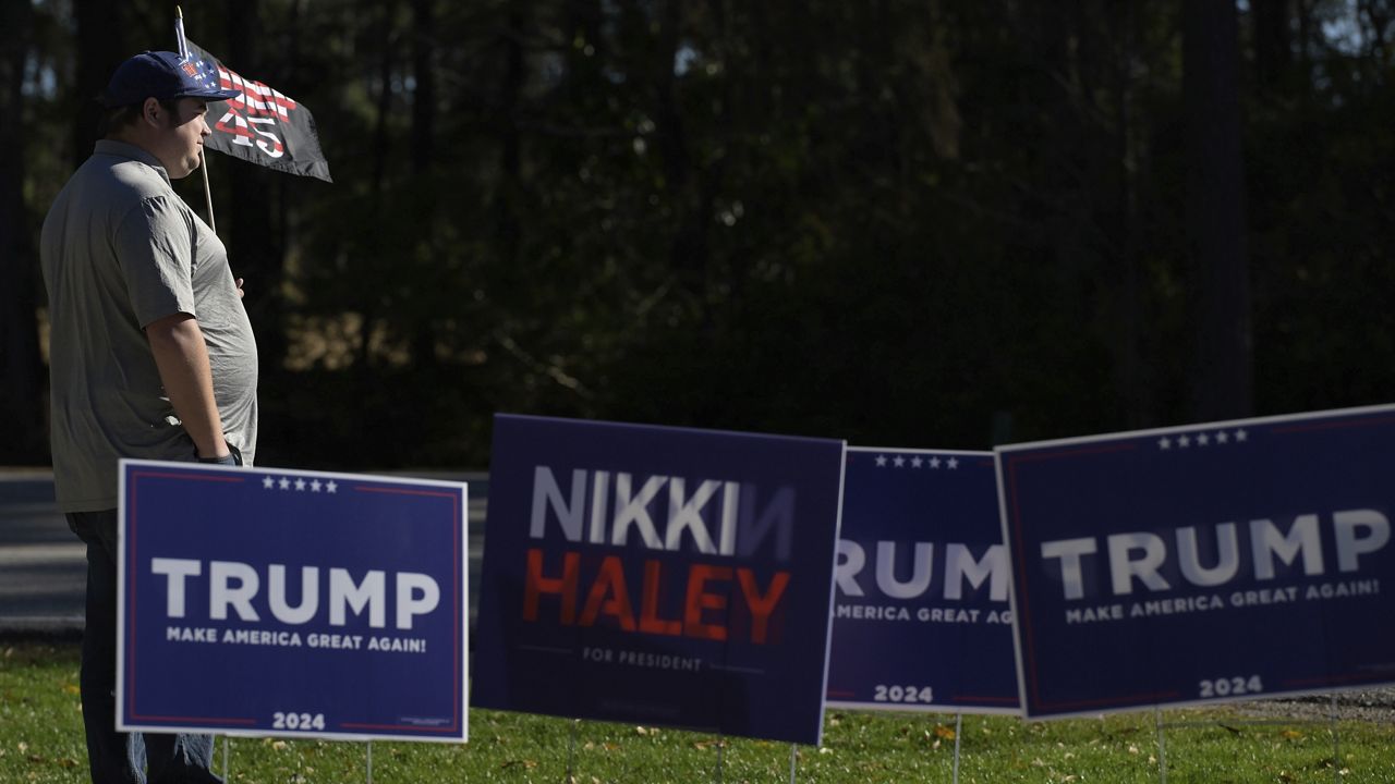 trump-haley-campaign-signs