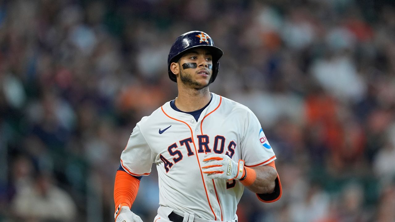 Houston Astros' Jeremy Peña runs up the first base line against the Detroit Tigers during the sixth inning of a baseball game Saturday, June 15, 2024, in Houston. (AP Photo/David J. Phillip)