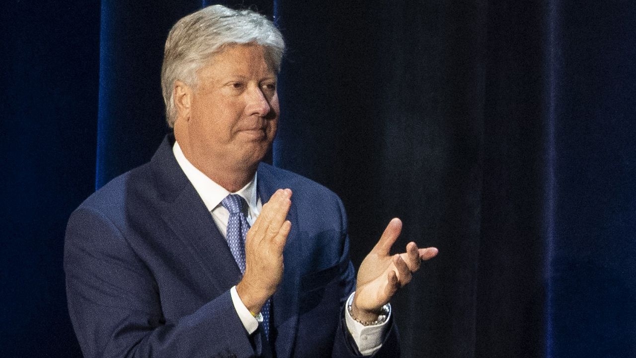 Pastor Robert Morris applauds during a roundtable discussion at Gateway Church Dallas Campus, Thursday, June 11, 2020, in Dallas.