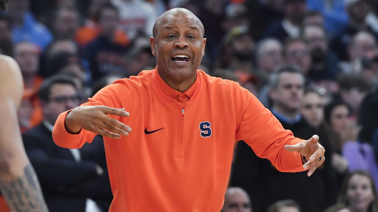 Adrian Autry gestures and talks to Syracuse basketball players from sideline