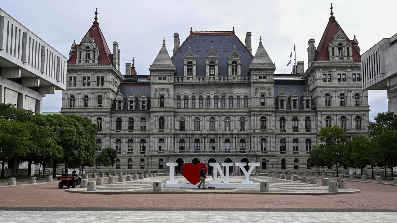Legislature passes bills increasing penalties on sex buyers of minors, restricting kids online AI activity