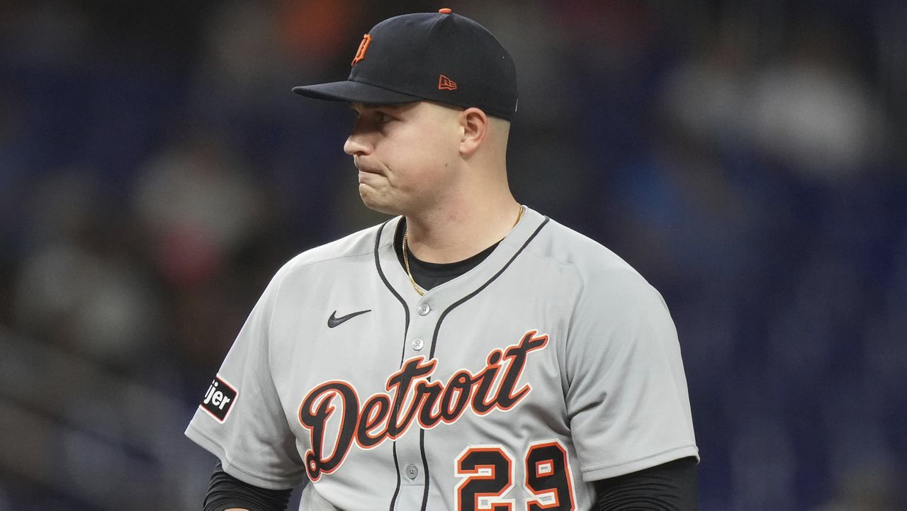 Skubal leaves game after experiencing left side tightness