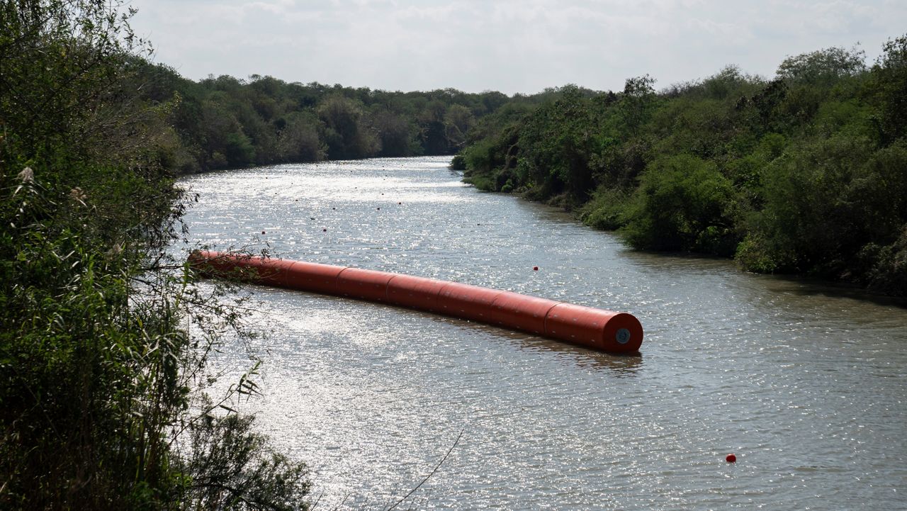 Texas environmental groups seek more transparency around federal buoys in Rio Grande