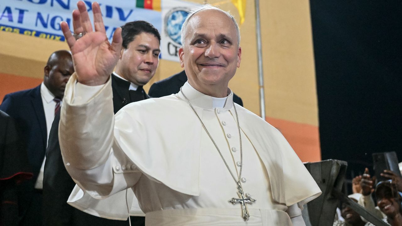 President Trump’s clash with Pope Leo fuels fresh midterm concerns