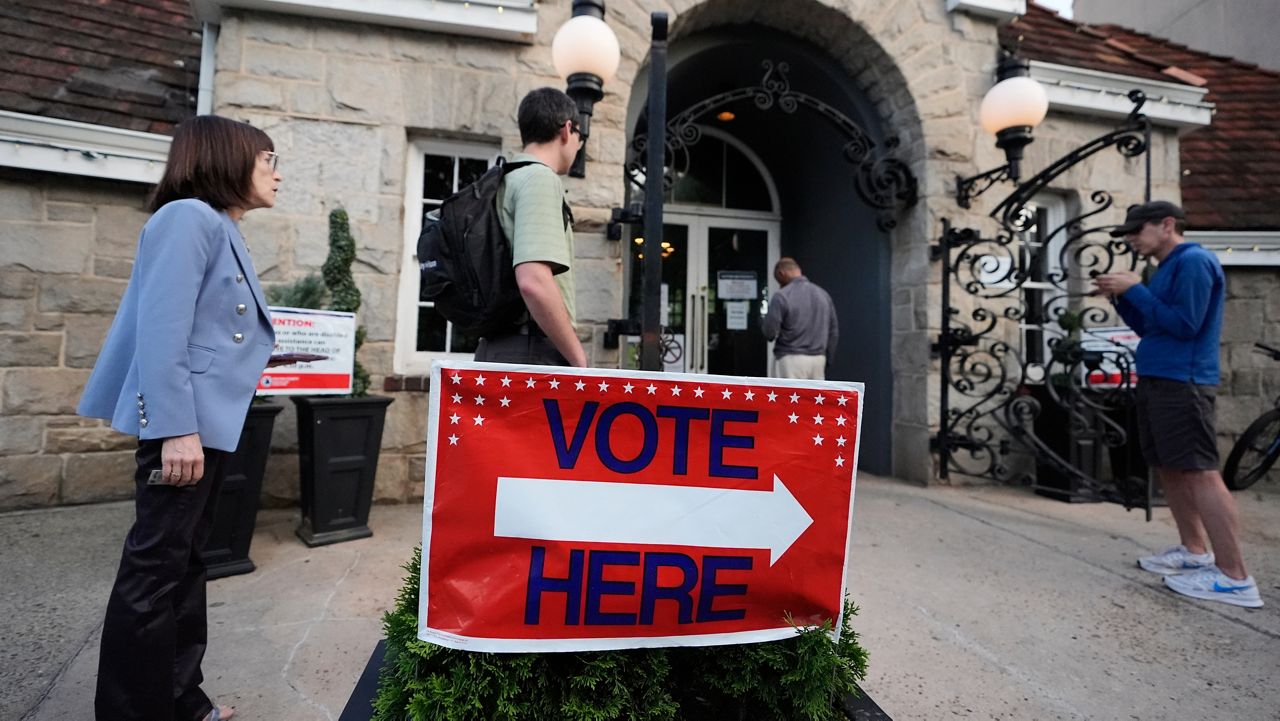 Trump-backed candidates win primary elections