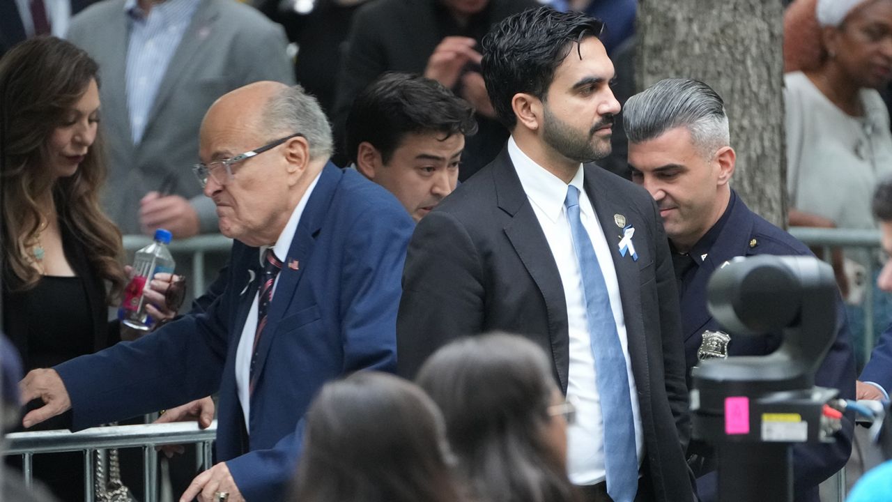 Politicians put aside differences at the 9/11 Memorial