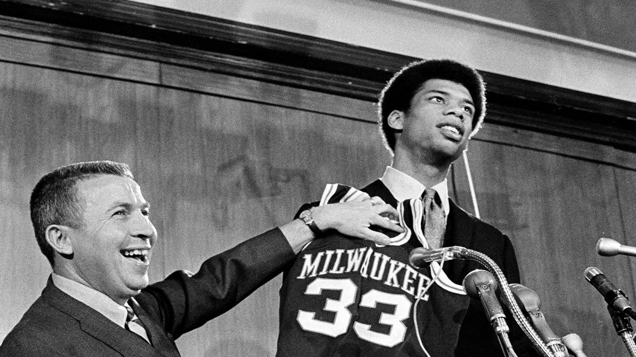 Lew Alcindor, Kareem Abdul-Jabbar coin flip on the Milwaukee Bucks
