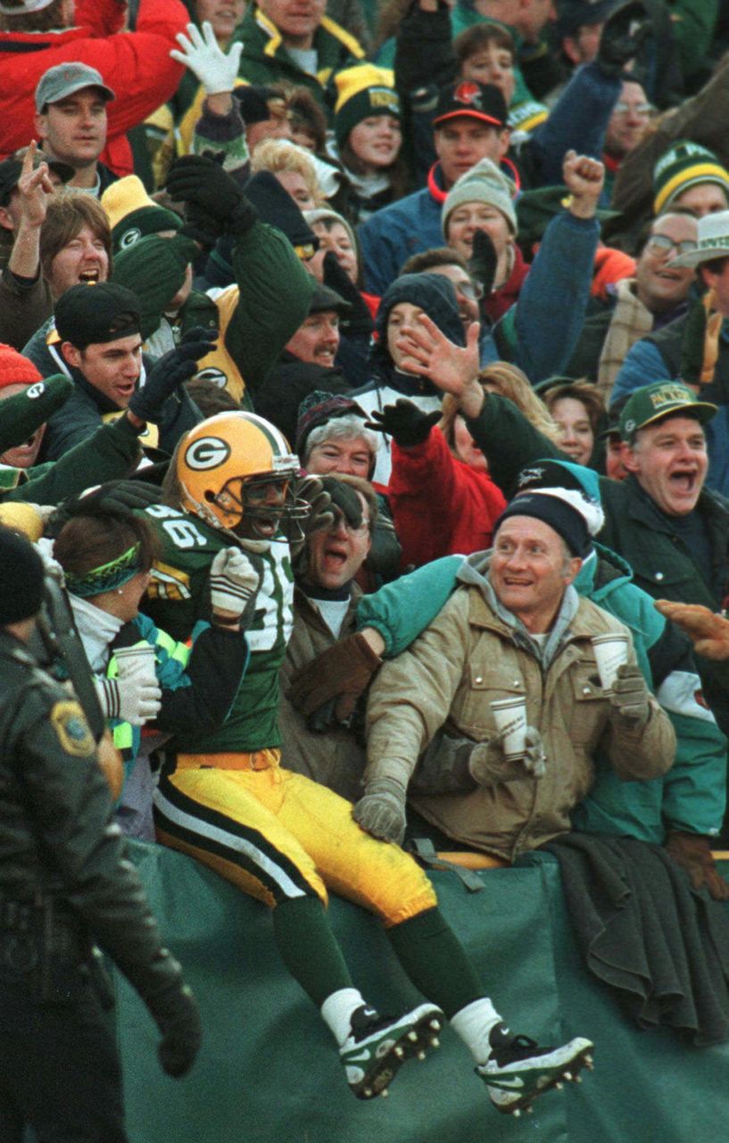 LeRoy Butler leaps into the Pro Football Hall of Fame