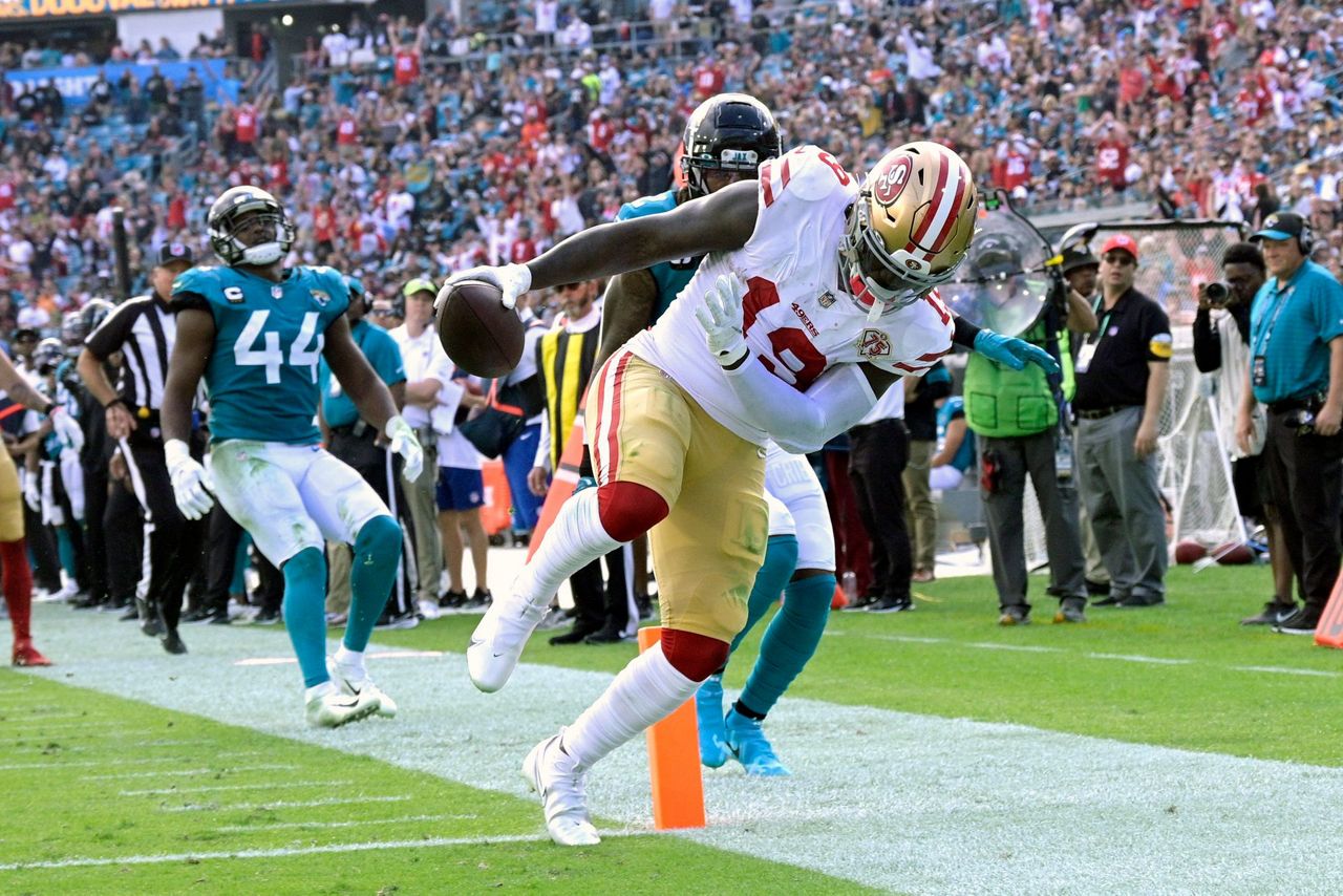 Garoppolo throws touchdown in 49ers debut