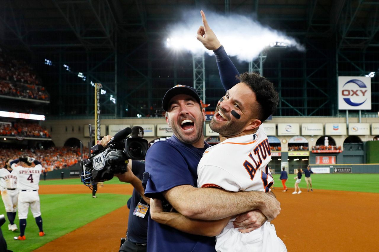 August 19, 2017: Houston Astros first baseman Yuli Gurriel (10) at