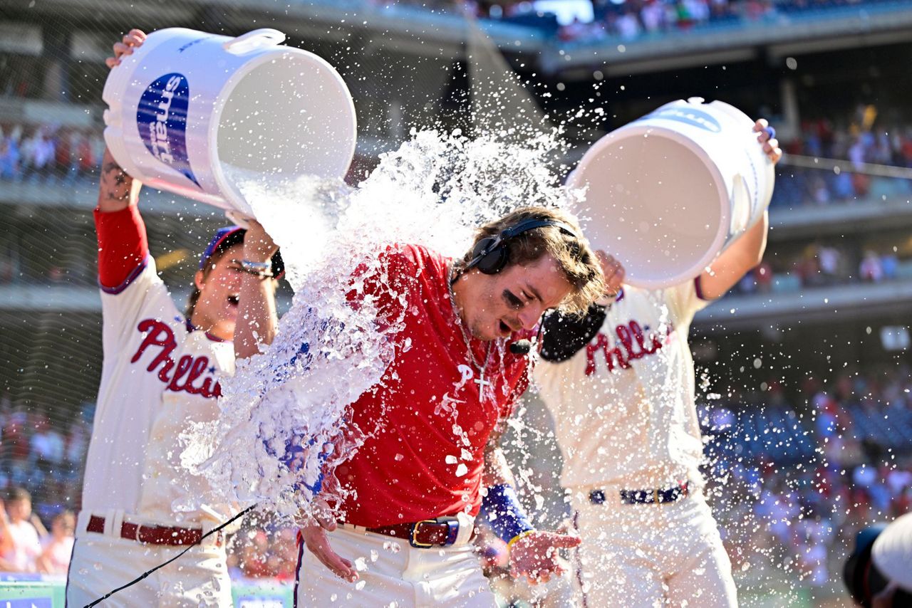 Phillies rally late to hand Angels 11th straight loss
