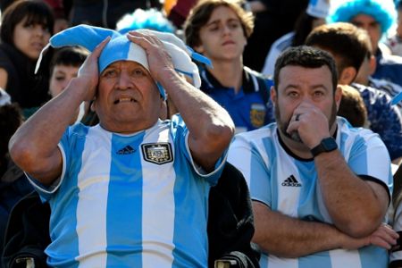 Argentine Jewish group to file complaint after soccer fans' anti