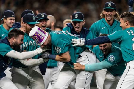 Mitch Haniger's heroic 8th inning RBIs keep Mariners' playoff