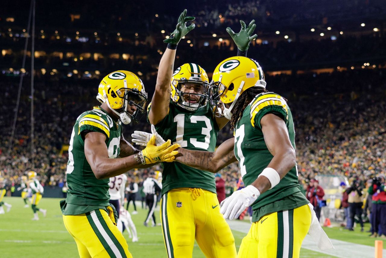 Rodgers throws three interceptions, Packers lose fifth straight game