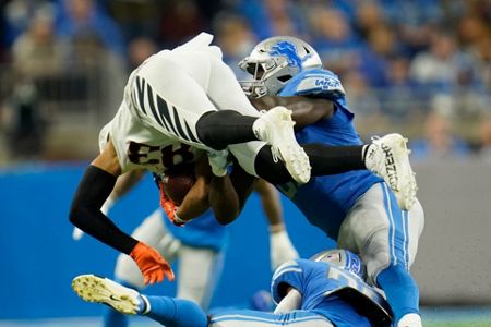 Ja'Marr Chase blocks on Joe Mixon's touchdown for Bengals in Detroit