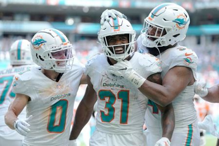 Miami Dolphins score 70 points and take a knee rather than take a shot at  NFL scoring mark