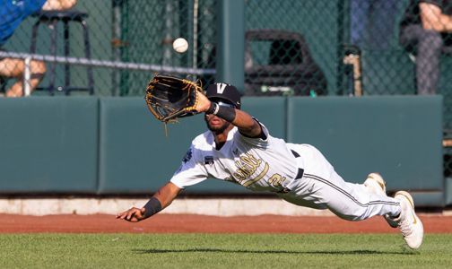 Gonzalez's hit in 12th sends Vandy past Arizona 7-6 in CWS