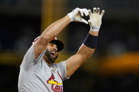 Cardinals' Albert Pujols gets 690th career home run on pinch-hit