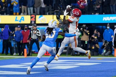 Kansas City Chiefs: Clyde Edwards-Helaire won't play against the Steelers