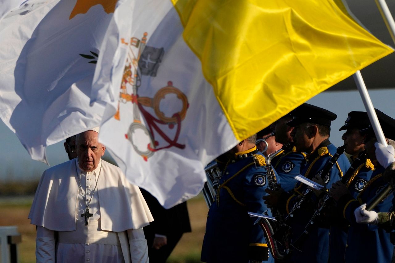 Europe's migrant crisis dominates pope's Cyprus-Greece trip - Vimarsana News
