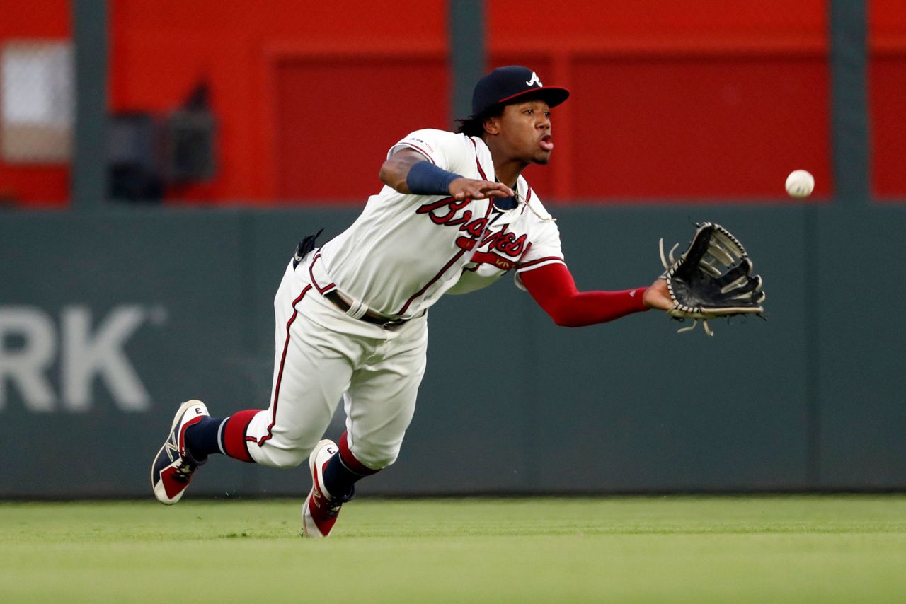 Albies drives in winning run in 9th as Braves beat Dodgers 4-3