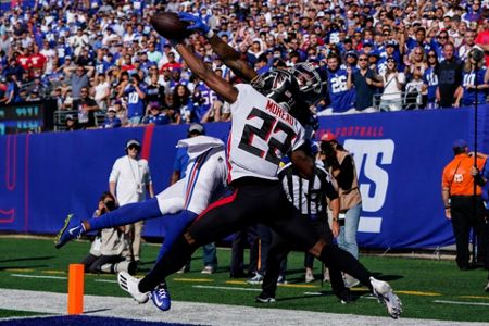 Atlanta Falcons wide receiver Olamide Zaccheaus, right, catches a touchdown  pass during the first half of an NFL football game against the New York  Giants, Sunday, Sept. 26, 2021, in East Rutherford