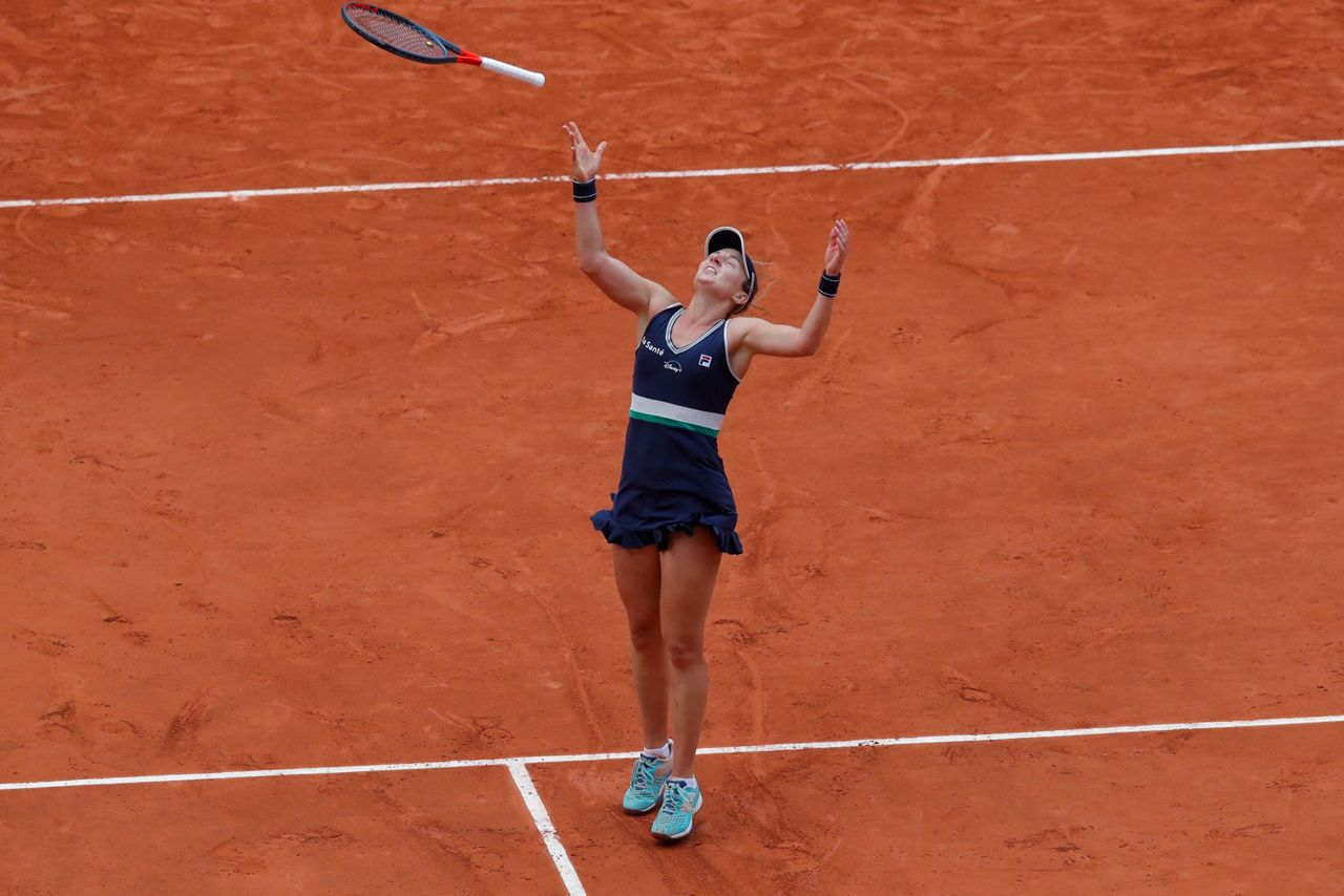 First female qualifier reaches French Open semifinals