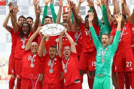 FC Bayern München Lift The Meisterschale 🏆 