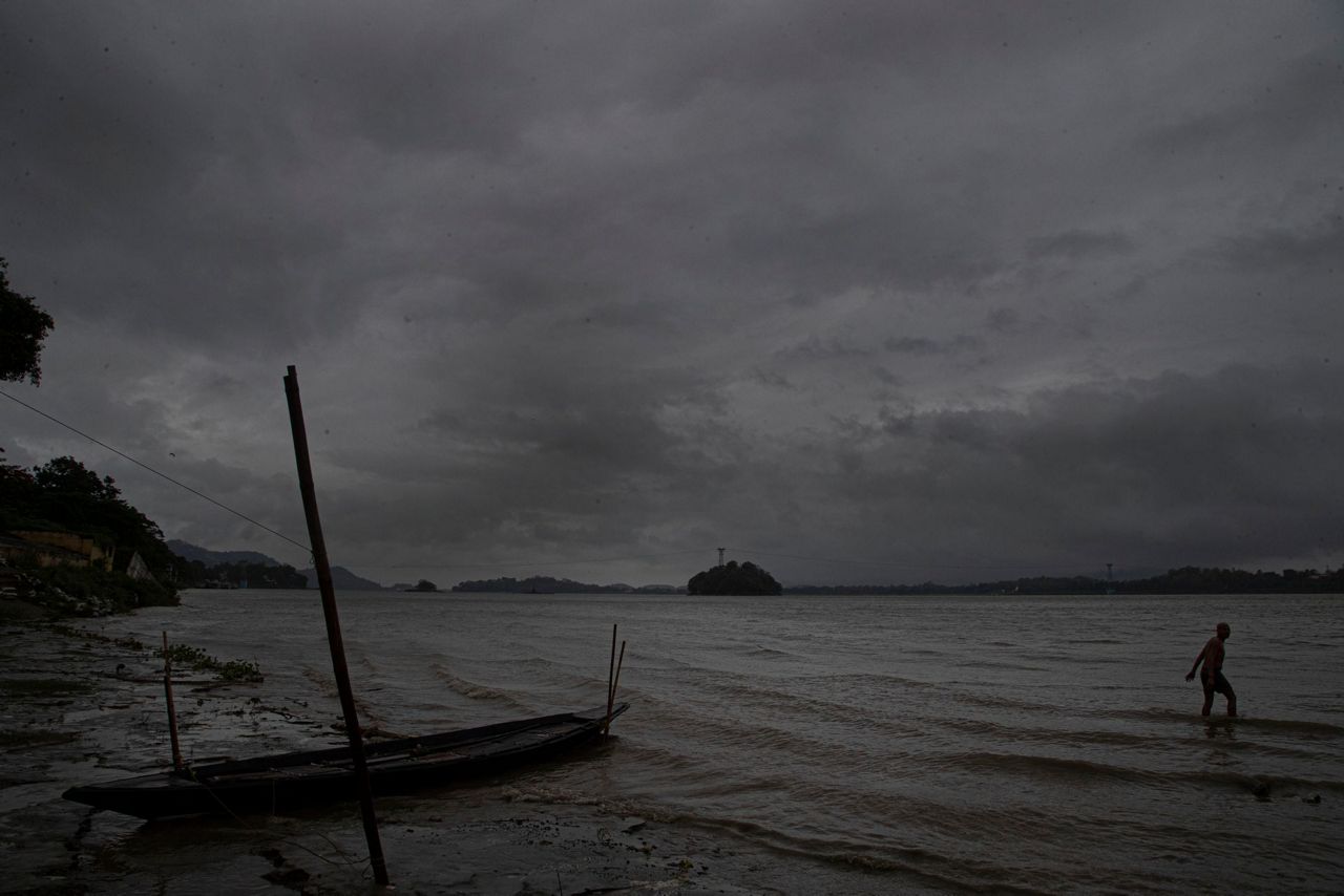 Cyclone left deaths, much destruction in India, Bangladesh