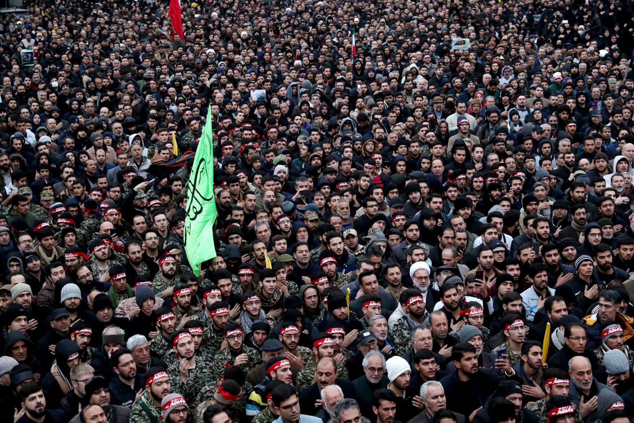 Тысячи людей пришедшие. ХАМАС Сулеймани. Иран 2020. Demonstration in Iran. Иран масса.