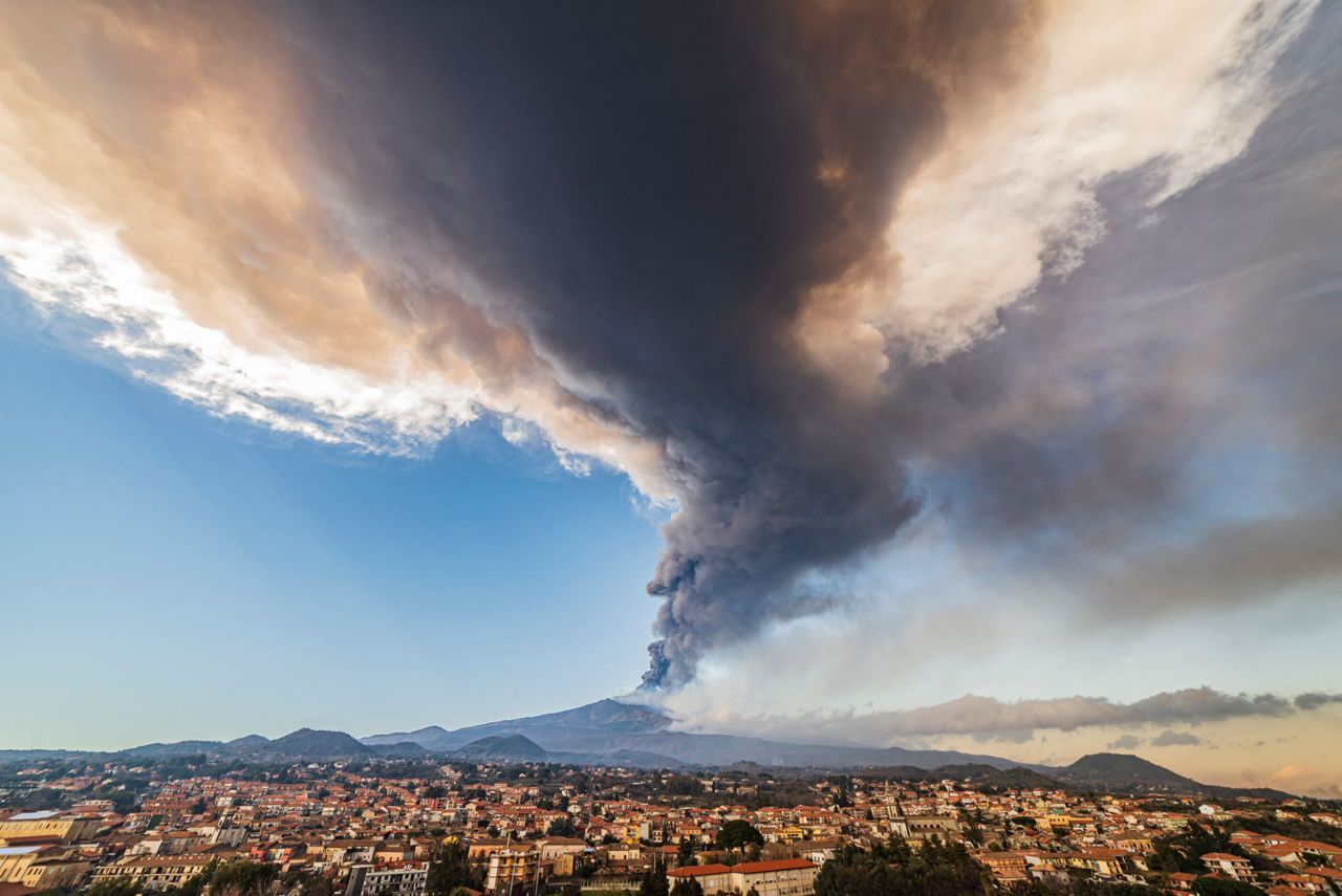 Mount Etna roars again, sends up towering volcanic ash cloud