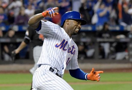 Mets captain Wright says goodbye, walks off to long ovation